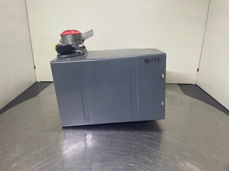 Schaeff SKL834-6452013001-Tank/Behälter/Reservoir - Гідравліка в категорії Будівельна техніка: фото 3 Schaeff SKL834-6452013001-Tank/Behälter/Reservoir - Гідравліка в категорії Будівельна техніка: фото 3