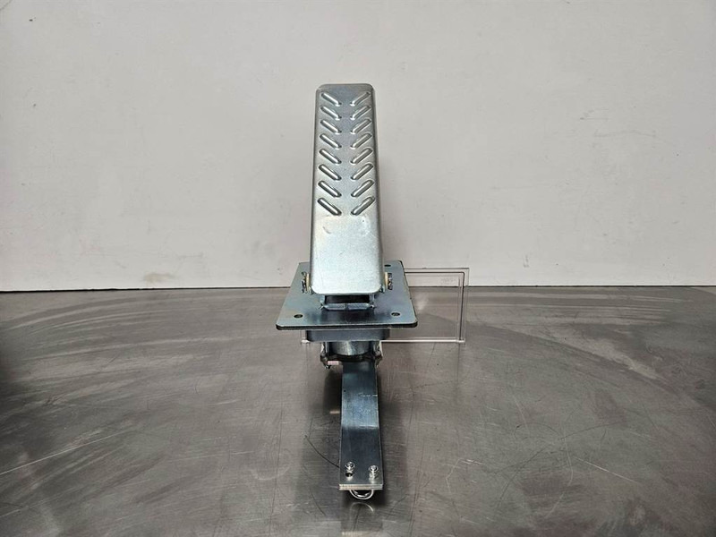 Terex TL/SKL/SKS-5692657905-Gas pedal - Кабіна й інтер'єр в категорії Будівельна техніка: фото 4 Terex TL/SKL/SKS-5692657905-Gas pedal - Кабіна й інтер'єр в категорії Будівельна техніка: фото 4