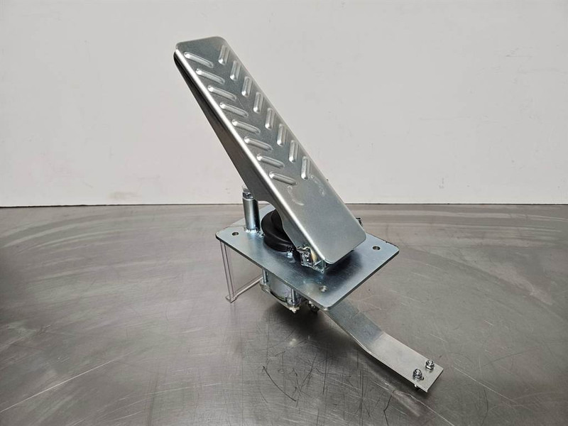 Terex TL/SKL/SKS-5692657905-Gas pedal - Кабіна й інтер'єр в категорії Будівельна техніка: фото 1 Terex TL/SKL/SKS-5692657905-Gas pedal - Кабіна й інтер'єр в категорії Будівельна техніка: фото 1