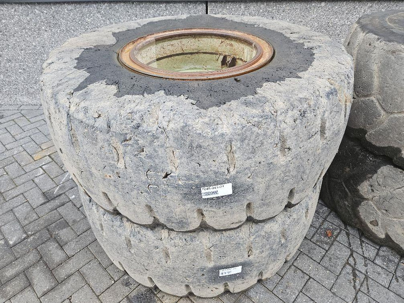 Terex TL260S-Banden 20.5-R25-Solid wheels / Full Gummi - Шини і диски в категорії Будівельна техніка: фото 3 Terex TL260S-Banden 20.5-R25-Solid wheels / Full Gummi - Шини і диски в категорії Будівельна техніка: фото 3