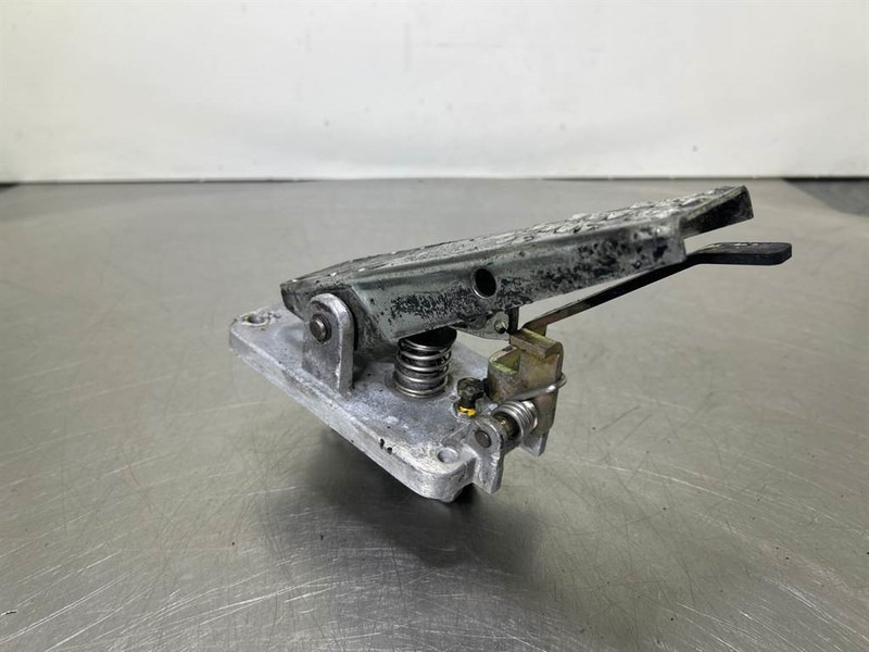 Terex TW150-6041506-Brake pedal/Bremspedal/Rempedaal - Кабіна й інтер'єр в категорії Будівельна техніка: фото 4 Terex TW150-6041506-Brake pedal/Bremspedal/Rempedaal - Кабіна й інтер'єр в категорії Будівельна техніка: фото 4