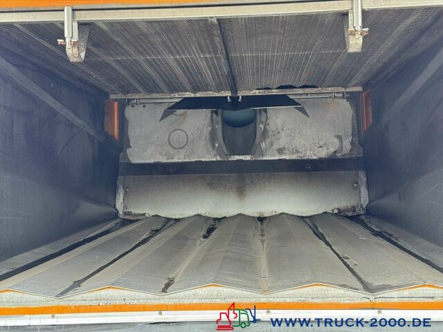 Bucher City Cat 5006 3 Besen 4 Radlenkung - Підмітально-прибиральна машина: фото 4 Bucher City Cat 5006 3 Besen 4 Radlenkung - Підмітально-прибиральна машина: фото 4