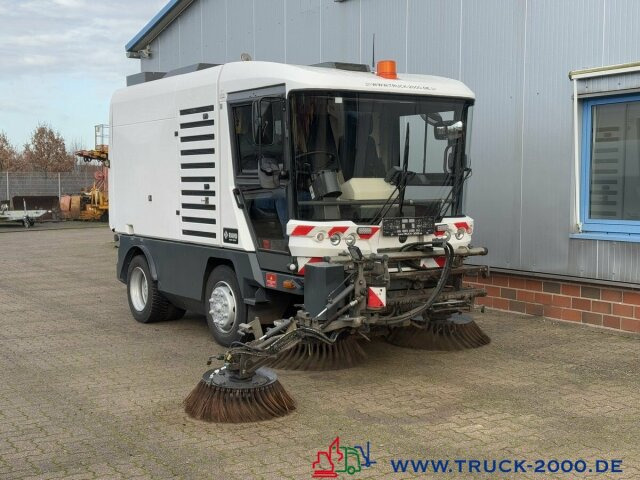 Ravo 540 3 Besensystem Sweeper + Sprühen 50 Km/h - Підмітально-прибиральна машина: фото 2 Ravo 540 3 Besensystem Sweeper + Sprühen 50 Km/h - Підмітально-прибиральна машина: фото 2