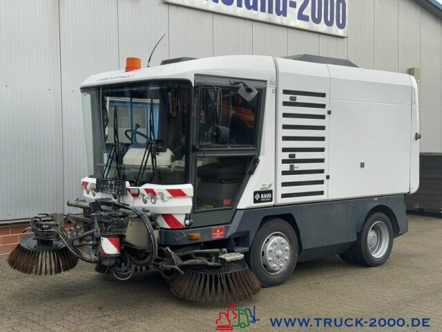 Ravo 540 3 Besensystem Sweeper + Sprühen 50 Km/h - Підмітально-прибиральна машина: фото 1 Ravo 540 3 Besensystem Sweeper + Sprühen 50 Km/h - Підмітально-прибиральна машина: фото 1