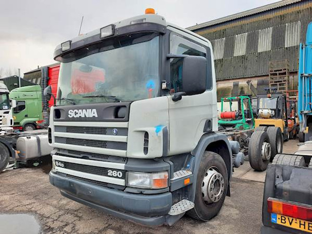 Scania P 94 DB 260 - Вантажівка шасі: фото 1 Scania P 94 DB 260 - Вантажівка шасі: фото 1