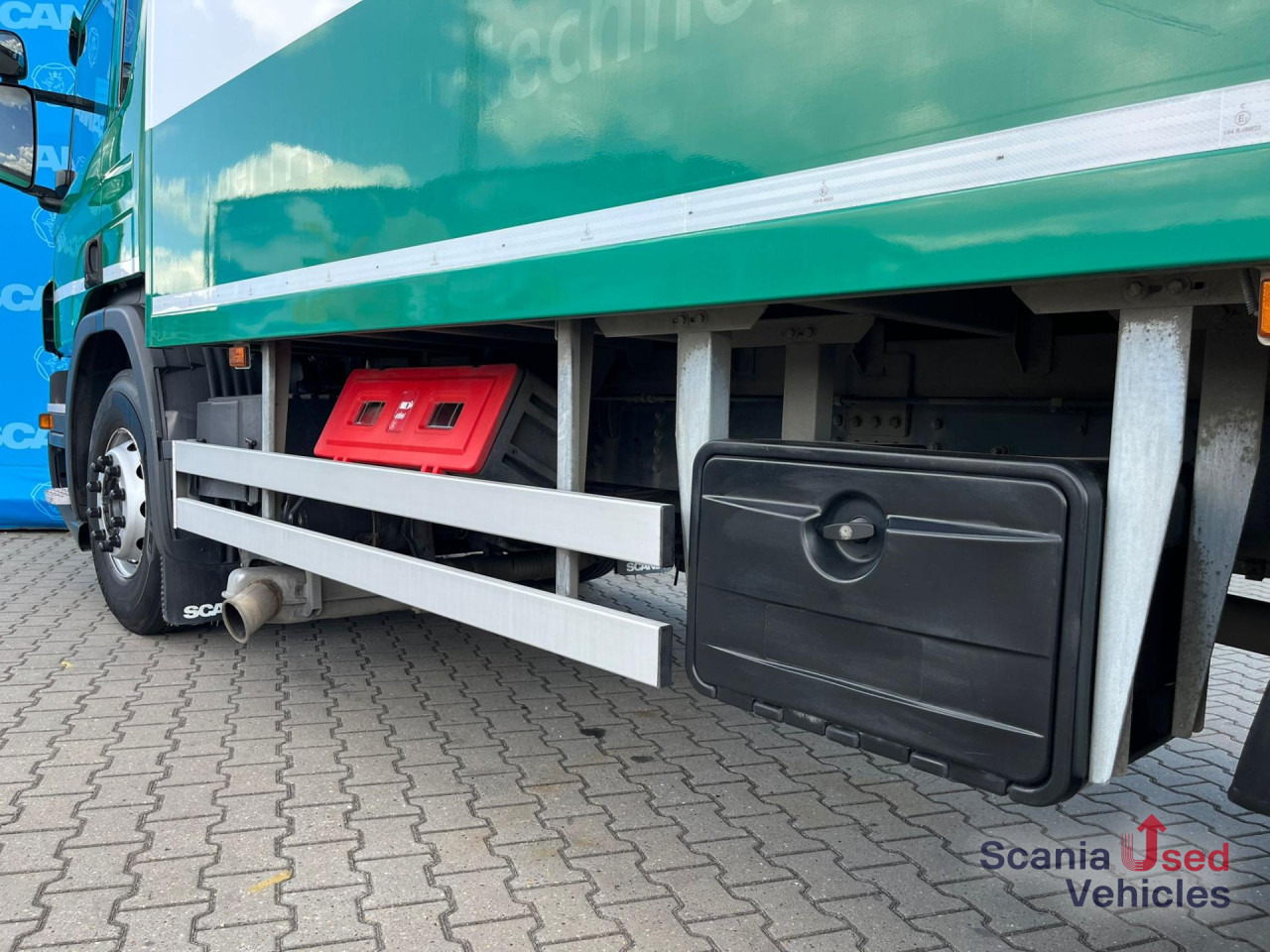 SCANIA P 320 DB6x2*4MNB RETARDER FULL AIR 8T TAIL LIFT 2T - Вантажівка з закритим кузовом: фото 4 SCANIA P 320 DB6x2*4MNB RETARDER FULL AIR 8T TAIL LIFT 2T - Вантажівка з закритим кузовом: фото 4
