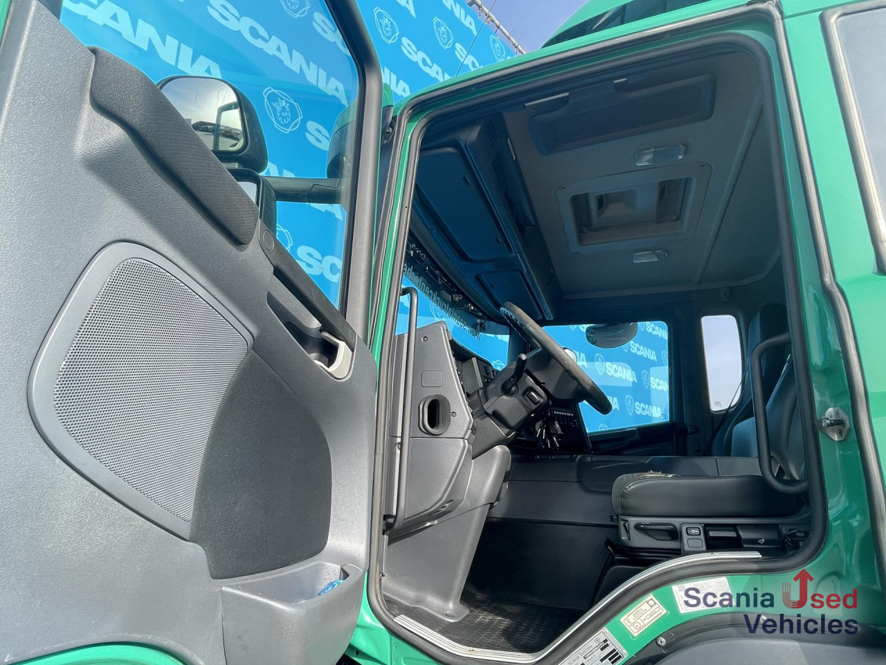 SCANIA P 320 DB6x2*4MNB RETARDER FULL AIR 8T TAIL LIFT 2T - Вантажівка з закритим кузовом: фото 4 SCANIA P 320 DB6x2*4MNB RETARDER FULL AIR 8T TAIL LIFT 2T - Вантажівка з закритим кузовом: фото 4