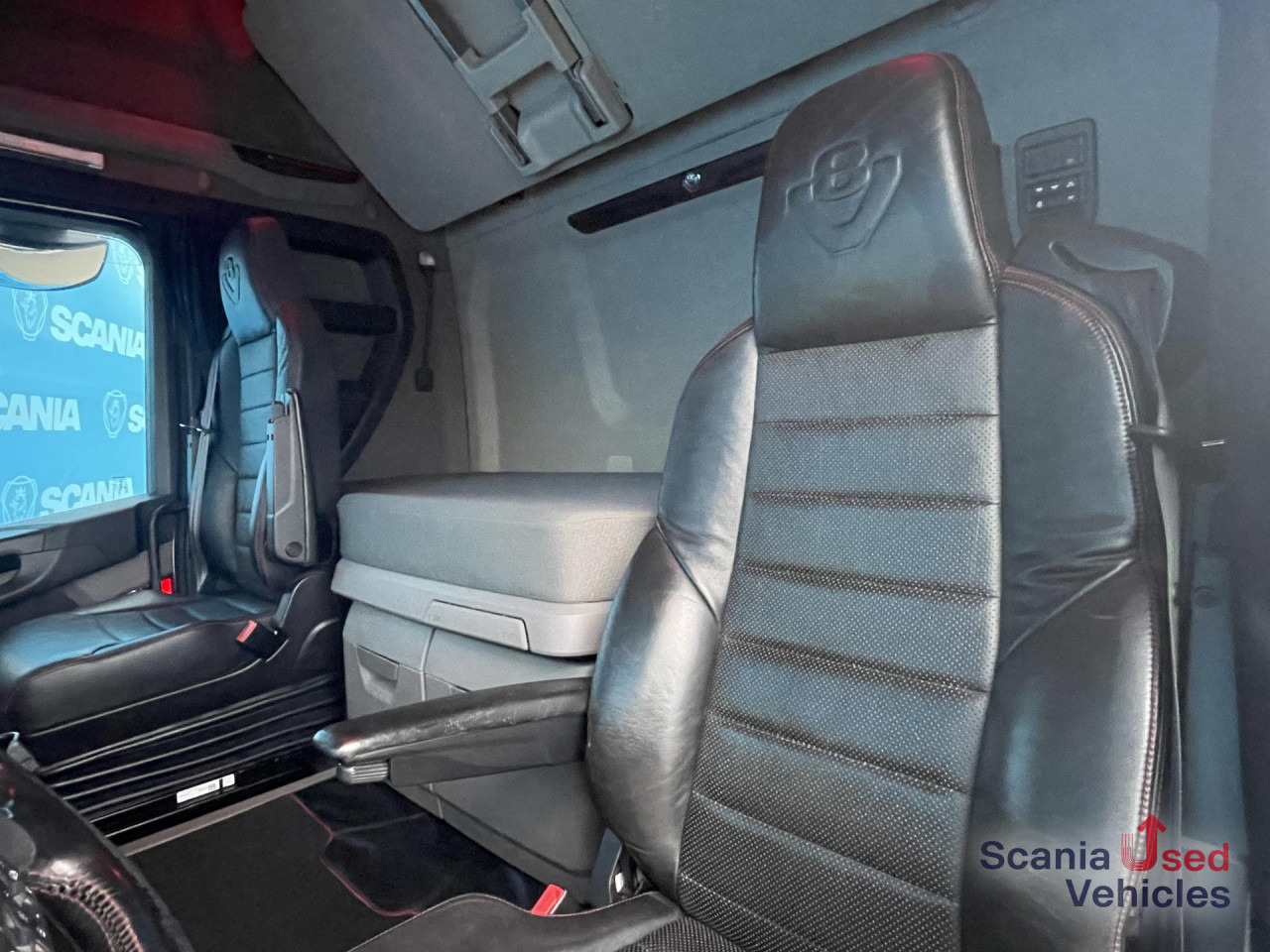 SCANIA R 650 B6x4NB RETARDER V8 WOOD KESLA 2112T CRANE - Лісовоз, Вантажівка з маніпулятором: фото 4 SCANIA R 650 B6x4NB RETARDER V8 WOOD KESLA 2112T CRANE - Лісовоз, Вантажівка з маніпулятором: фото 4