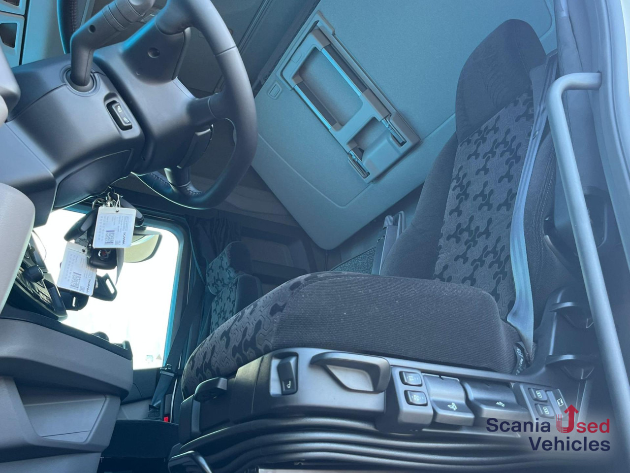 SCANIA R 420 A4x2NA DIFF LOCK CRB 8T ACC LED VECTO 3 - Тягач: фото 4 SCANIA R 420 A4x2NA DIFF LOCK CRB 8T ACC LED VECTO 3 - Тягач: фото 4