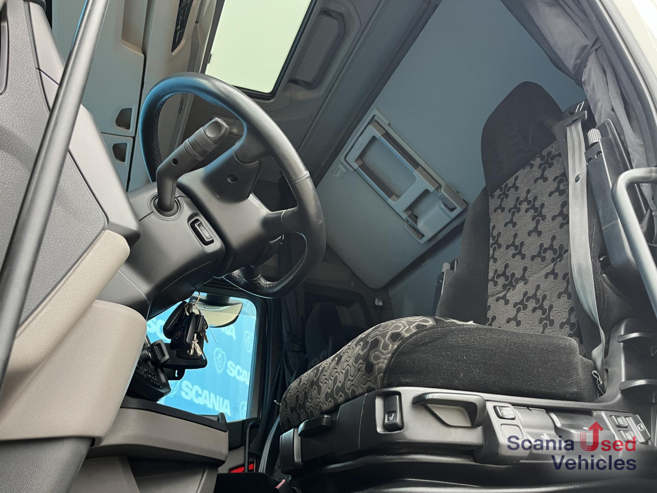 SCANIA R 450 A4x2NA LED NAVI SMART 2 - Тягач: фото 2 SCANIA R 450 A4x2NA LED NAVI SMART 2 - Тягач: фото 2