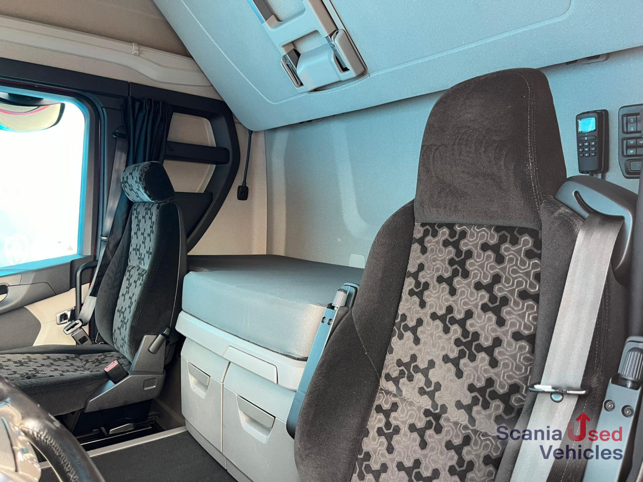 SCANIA R 450 A4x2NA RETARDER LED NAVI PTO - Тягач: фото 3 SCANIA R 450 A4x2NA RETARDER LED NAVI PTO - Тягач: фото 3