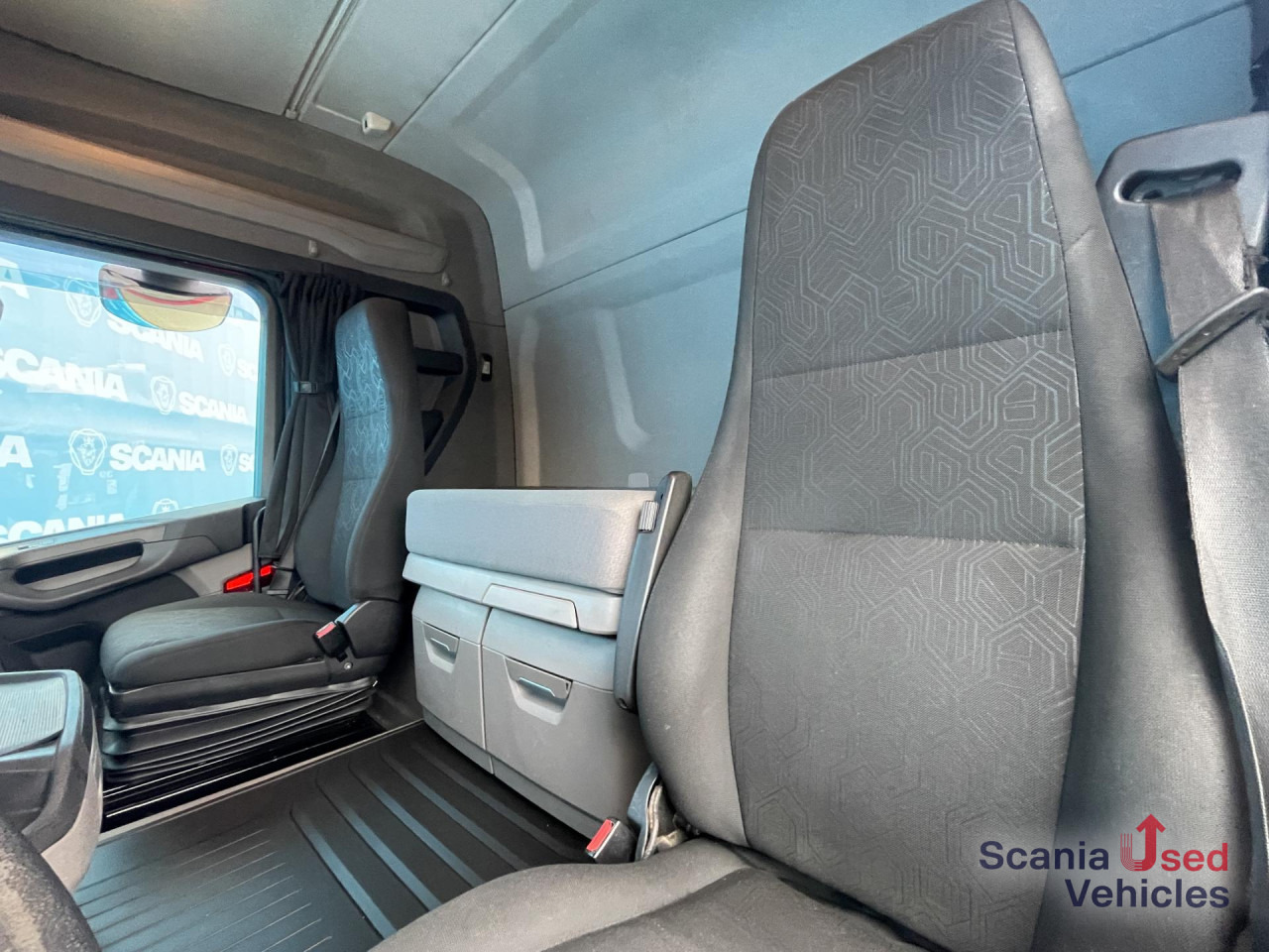 SCANIA R 450 A4x2NB DIFF-L RETARDER FULL AIR HYDRO 8T - Тягач: фото 5 SCANIA R 450 A4x2NB DIFF-L RETARDER FULL AIR HYDRO 8T - Тягач: фото 5