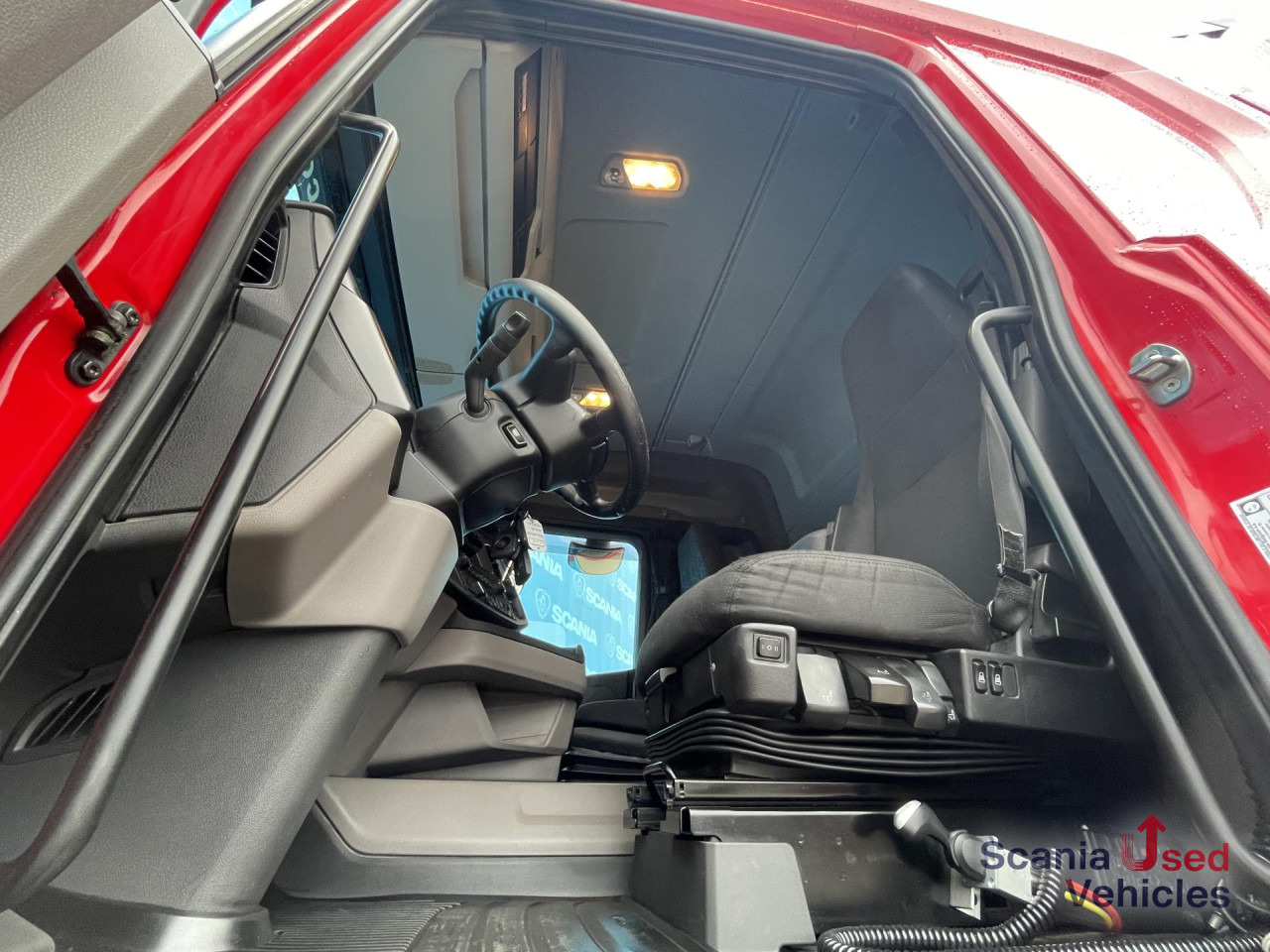 SCANIA R 450 A4x2NB DIFF-L RETARDER FULL AIR HYDRO 8T - Тягач: фото 4 SCANIA R 450 A4x2NB DIFF-L RETARDER FULL AIR HYDRO 8T - Тягач: фото 4