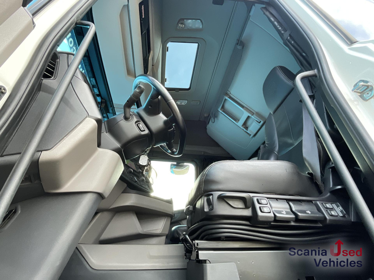 SCANIA R 450 A4x2NB RETARDER DIFF-L FULL AIR LED SMART2 - Тягач: фото 2 SCANIA R 450 A4x2NB RETARDER DIFF-L FULL AIR LED SMART2 - Тягач: фото 2