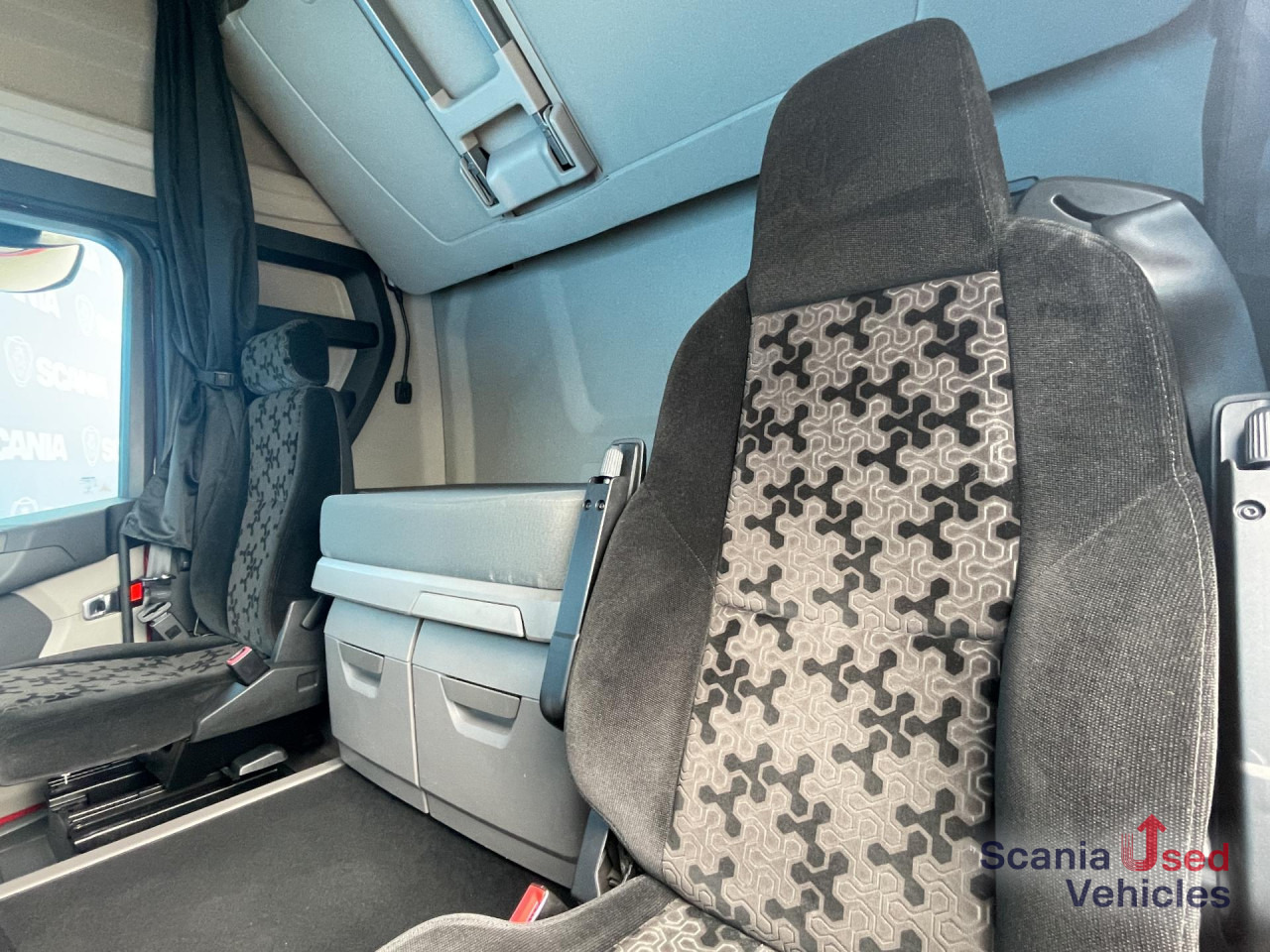 SCANIA R 450 A6x2/4NA RETARDER NAVI PTO - Тягач: фото 4 SCANIA R 450 A6x2/4NA RETARDER NAVI PTO - Тягач: фото 4