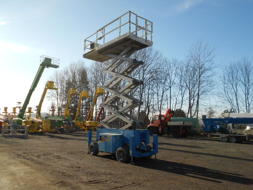 Genie GS4069BE, Hybrid, Stützen, AH 14 m - Ножичний підйомник: фото 4 Genie GS4069BE, Hybrid, Stützen, AH 14 m - Ножичний підйомник: фото 4
