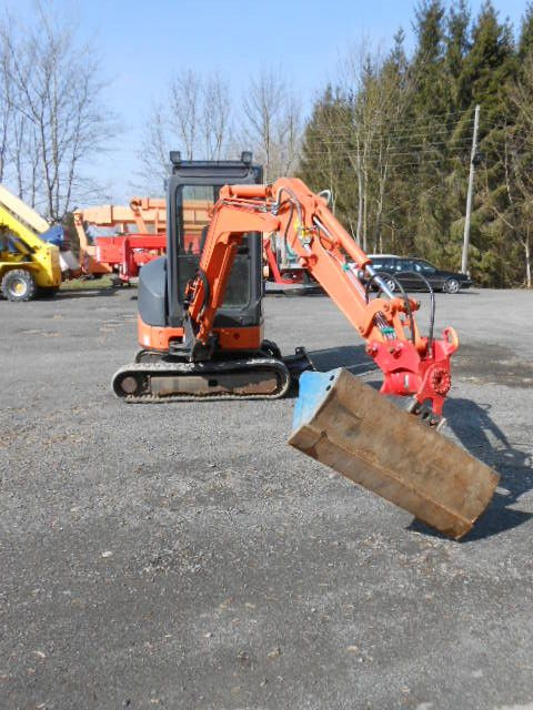 Hitachi ZX22U-2CLR , Powertilt Hitachi ZX22U-2CLR , Powertilt - Міні-екскаватор: фото 2 Hitachi ZX22U-2CLR , Powertilt Hitachi ZX22U-2CLR , Powertilt - Міні-екскаватор: фото 2
