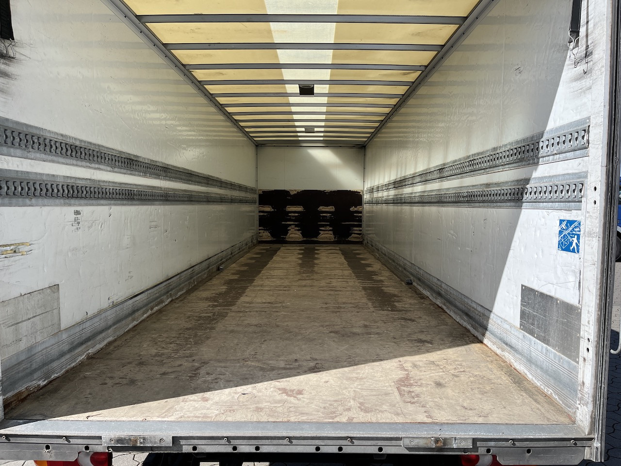 Iveco 120E25 Eurocargo 4x2 Koffer | Ladebordwand - Вантажівка з закритим кузовом: фото 3 Iveco 120E25 Eurocargo 4x2 Koffer | Ladebordwand - Вантажівка з закритим кузовом: фото 3