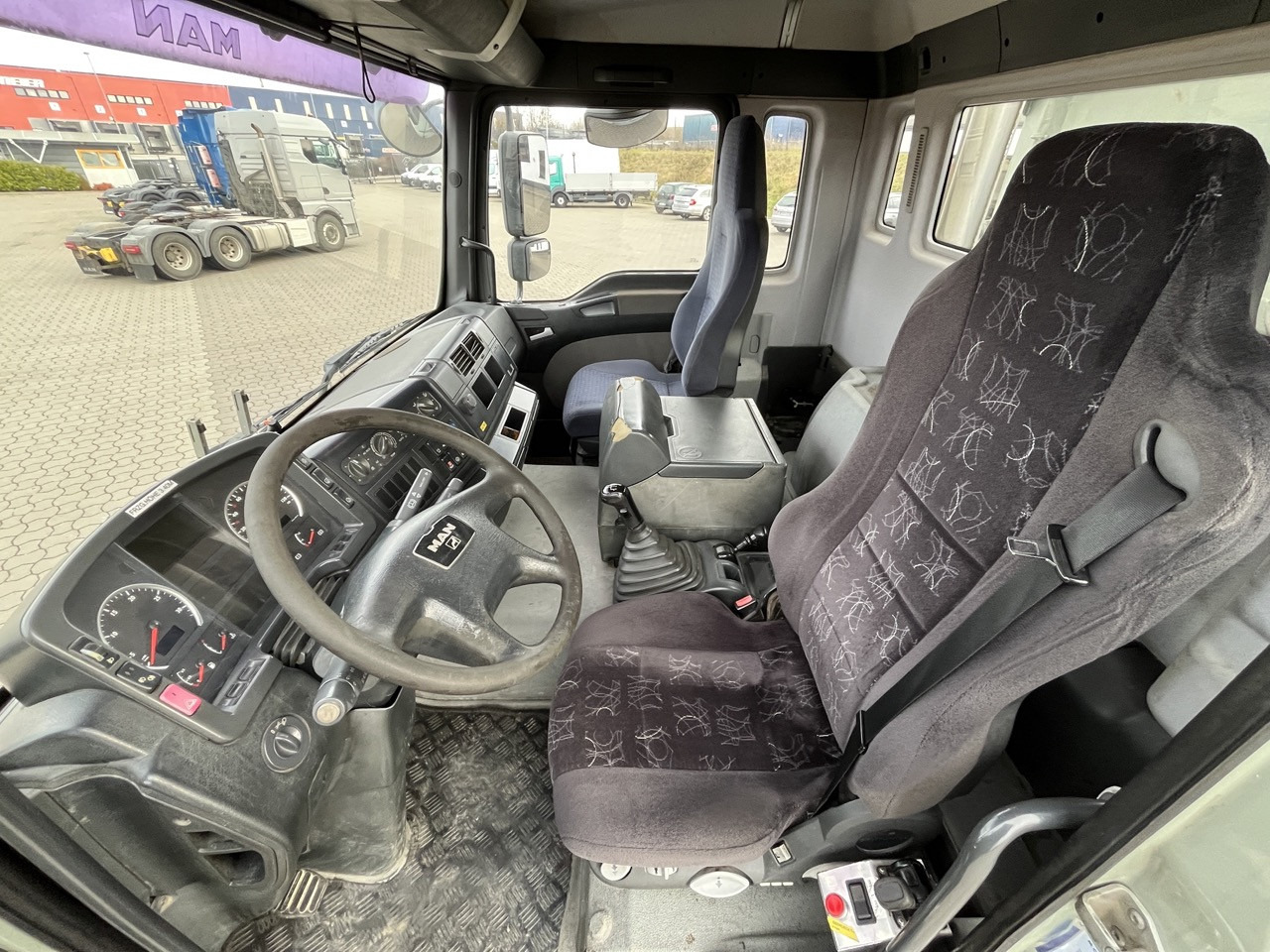 Самоскид вантажівка MAN 35.430 8x4    Intarder   Analog Tacho   Bordmatik: фото 10