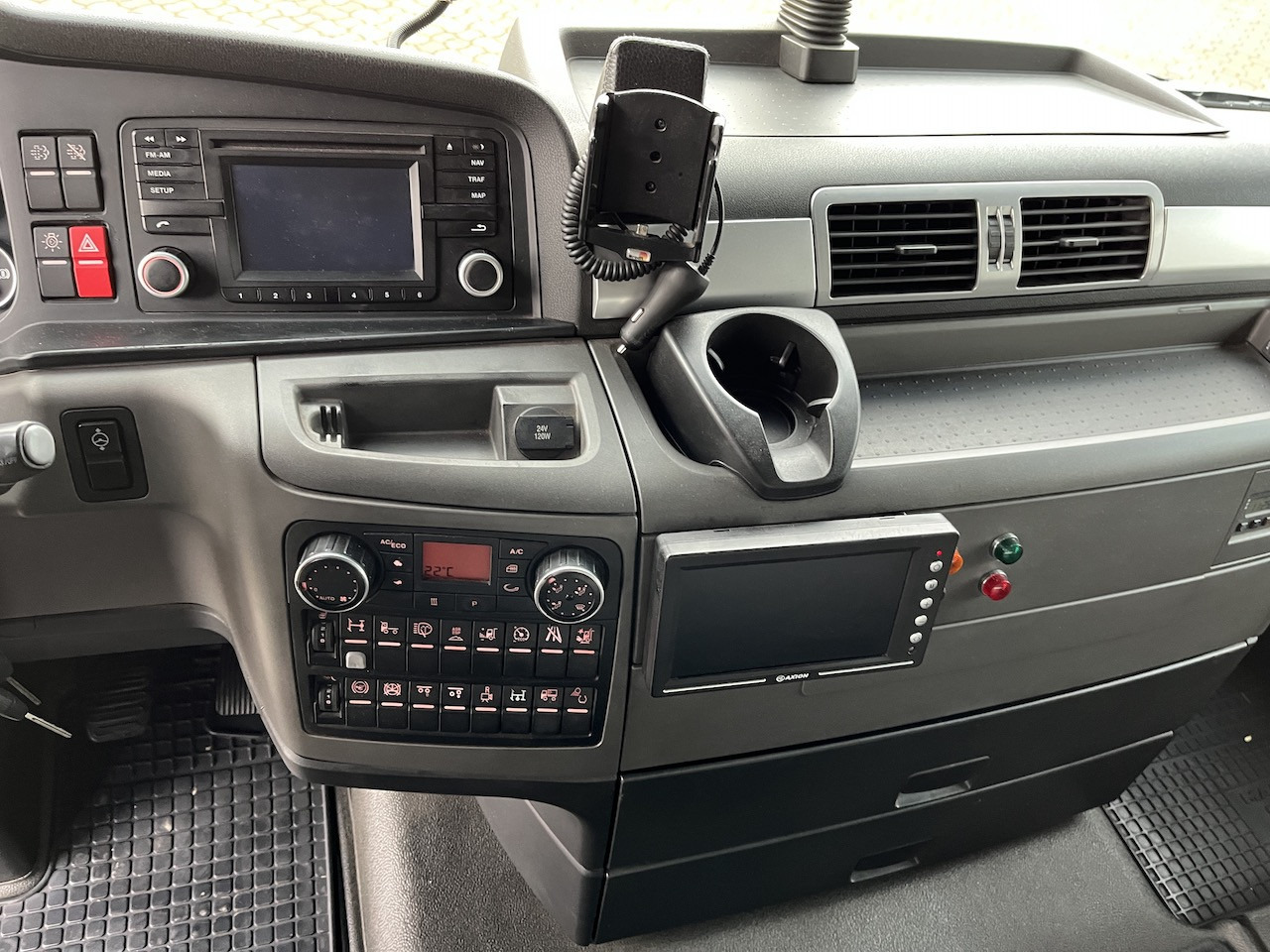 MAN TGX 26.480 6x2 Atlas 145.2 Baustoff - Бортова вантажівка/ Платформа, Вантажівка з маніпулятором: фото 3 MAN TGX 26.480 6x2 Atlas 145.2 Baustoff - Бортова вантажівка/ Платформа, Вантажівка з маніпулятором: фото 3