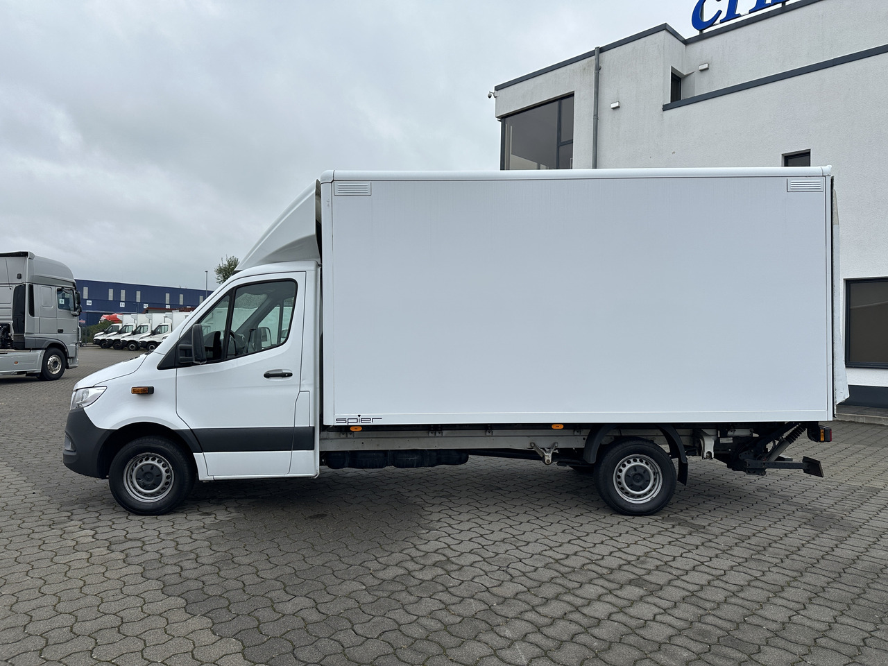 Mercedes-Benz Sprinter 319 CDI Koffer LBW RFK SH Tempomat - Фургон з закритим кузовом: фото 5 Mercedes-Benz Sprinter 319 CDI Koffer LBW RFK SH Tempomat - Фургон з закритим кузовом: фото 5