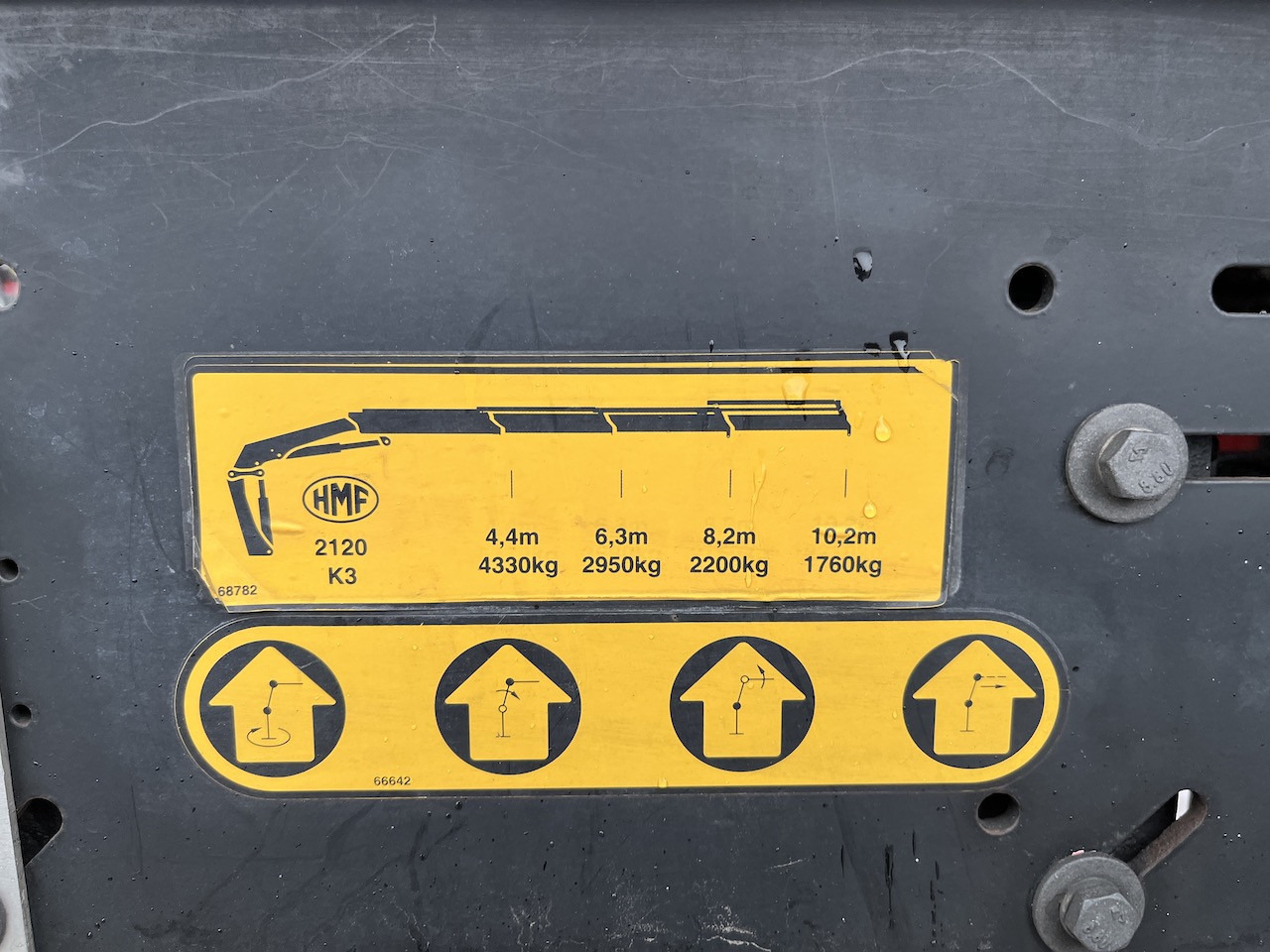 Meusburger MPS-3 Auflieger mit Kran HMF 1510 K-4 Lenkachse - Бортовий напівпричіп/ Платформа: фото 3 Meusburger MPS-3 Auflieger mit Kran HMF 1510 K-4 Lenkachse - Бортовий напівпричіп/ Платформа: фото 3