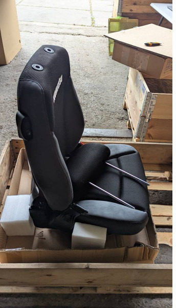 Komatsu WA380-8 SEAT ASS'Y 421-S33-6790 - Кабіна й інтер'єр в категорії Будівельна техніка: фото 5 Komatsu WA380-8 SEAT ASS'Y 421-S33-6790 - Кабіна й інтер'єр в категорії Будівельна техніка: фото 5