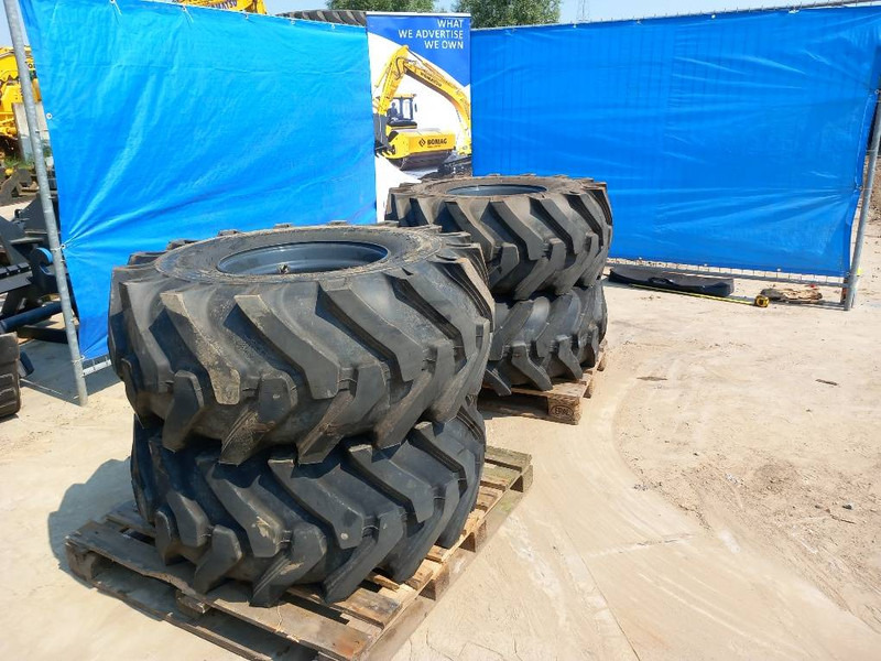 TractionMaster 18-19,5 - Шини і диски в категорії Вантажно-розвантажувальна техніка: фото 1 TractionMaster 18-19,5 - Шини і диски в категорії Вантажно-розвантажувальна техніка: фото 1