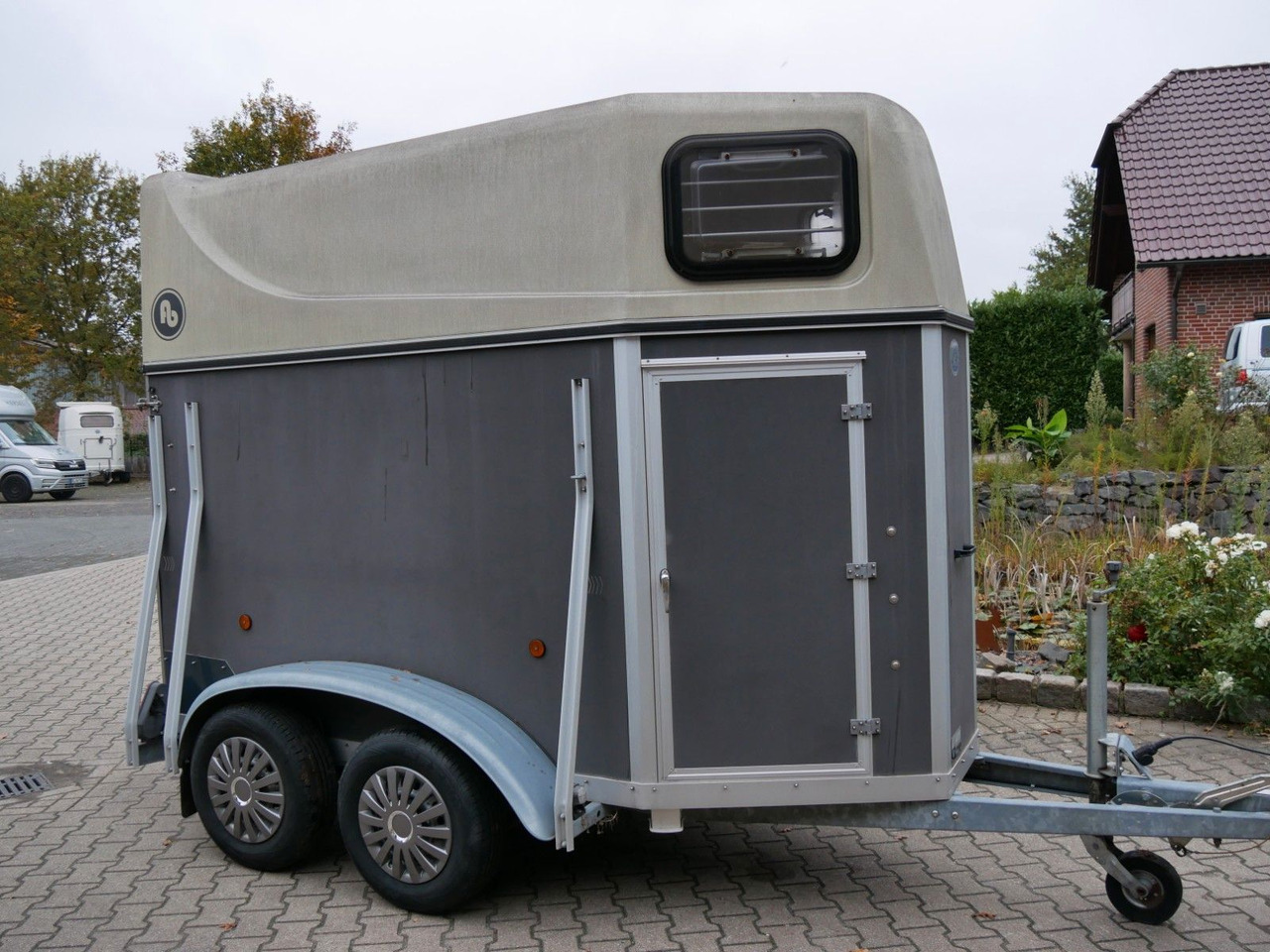 Blomert 1,5 Pferde Holz Poly - Для перевезення худоби причіп: фото 1 Blomert 1,5 Pferde Holz Poly - Для перевезення худоби причіп: фото 1