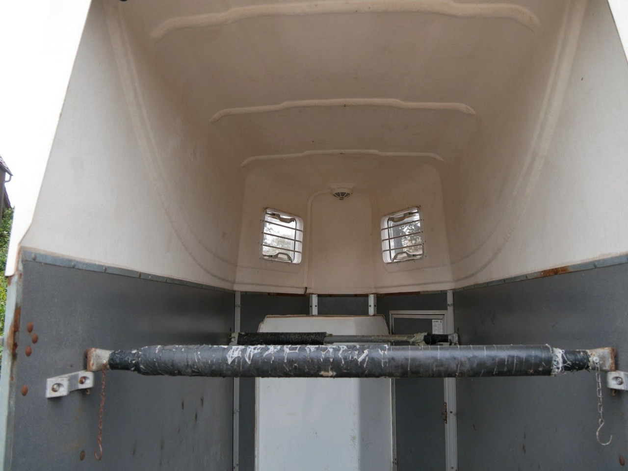 Blomert 1,5 Pferde mit Sattelkammer - Для перевезення худоби причіп: фото 5 Blomert 1,5 Pferde mit Sattelkammer - Для перевезення худоби причіп: фото 5