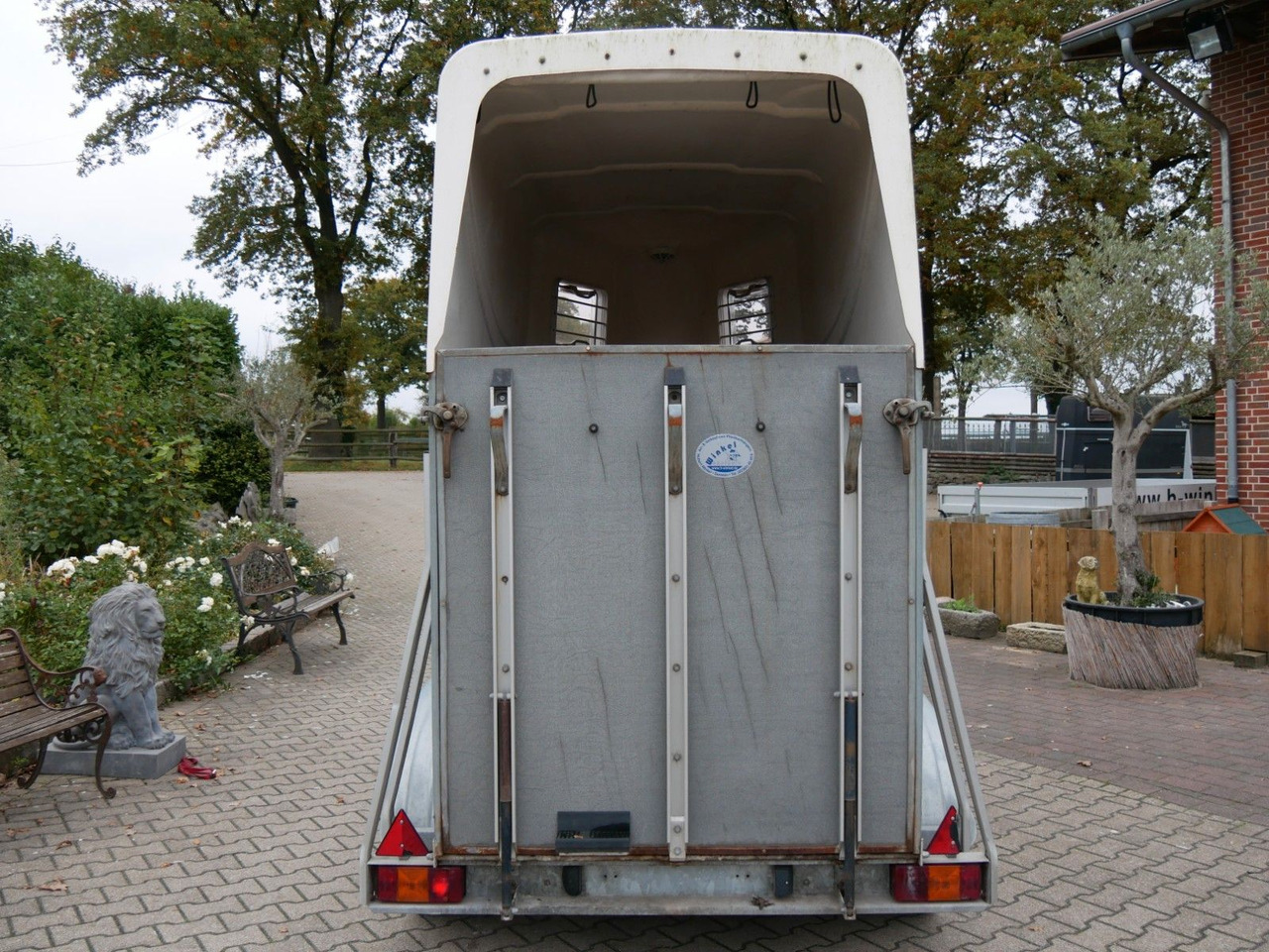 Blomert 1,5 Pferde mit Sattelkammer - Для перевезення худоби причіп: фото 2 Blomert 1,5 Pferde mit Sattelkammer - Для перевезення худоби причіп: фото 2