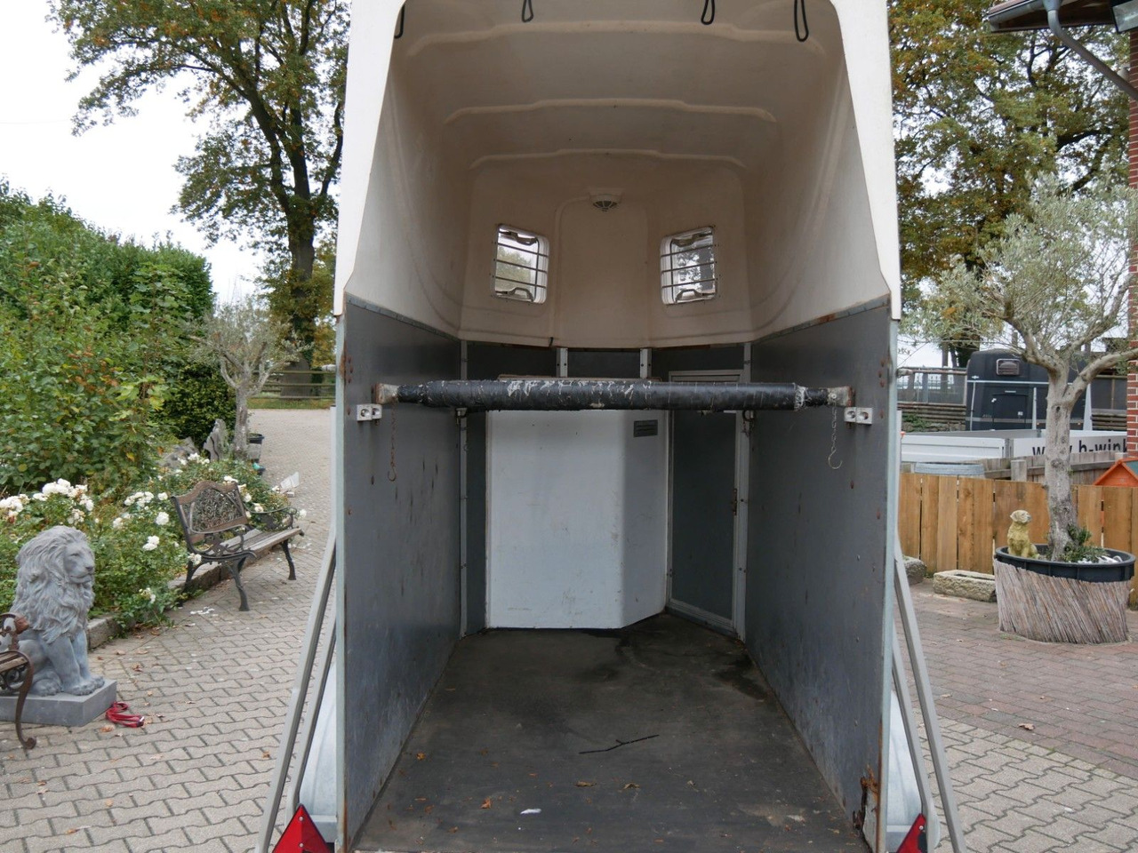 Blomert 1,5 Pferde mit Sattelkammer - Для перевезення худоби причіп: фото 3 Blomert 1,5 Pferde mit Sattelkammer - Для перевезення худоби причіп: фото 3