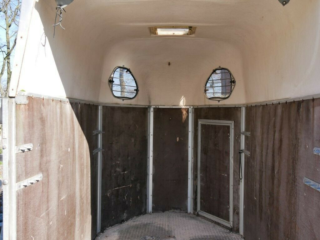 Holz Poly 2 Pferde Holz Poly 2 Pferde - Причіп коневоз: фото 3 Holz Poly 2 Pferde Holz Poly 2 Pferde - Причіп коневоз: фото 3