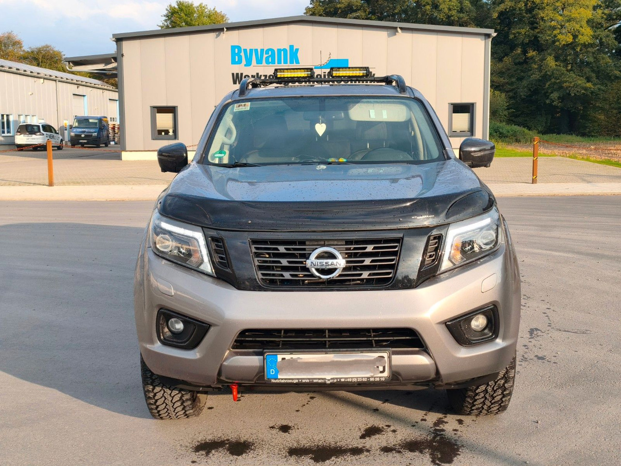 Nissan Navara NP300 N-Guard Double Cab 4x4 - Позашляховик: фото 2 Nissan Navara NP300 N-Guard Double Cab 4x4 - Позашляховик: фото 2