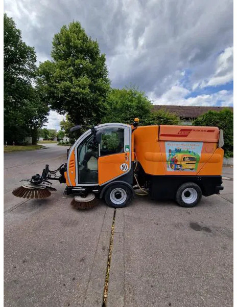 Bucher Kehrmaschine BUCHER-GUYER Kehrmaschine EG 4.500 kg Diesel Topzustand - Промислова підмітальна машина: фото 1 Bucher Kehrmaschine BUCHER-GUYER Kehrmaschine EG 4.500 kg Diesel Topzustand - Промислова підмітальна машина: фото 1