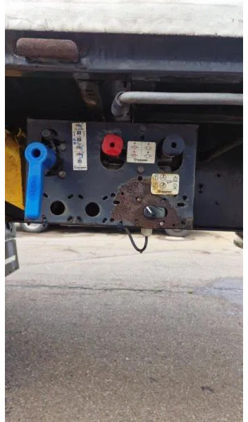 Тентований напівпричіп Krone 2 x SD Tautliner EASY TARP GETRÄNKE DIN Standard 2 x SD Tautliner EASY TARP GETRÄNKE DIN Standard: фото 11 Тентований напівпричіп Krone 2 x SD Tautliner EASY TARP GETRÄNKE DIN Standard 2 x SD Tautliner EASY TARP GETRÄNKE DIN Standard: фото 11