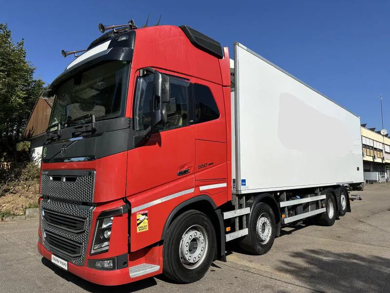 Volvo FH 16 550XL*8x2*Tief Kühlkoffer*ThermoKing*LBW - Рефрижератор вантажівка: фото 1 Volvo FH 16 550XL*8x2*Tief Kühlkoffer*ThermoKing*LBW - Рефрижератор вантажівка: фото 1