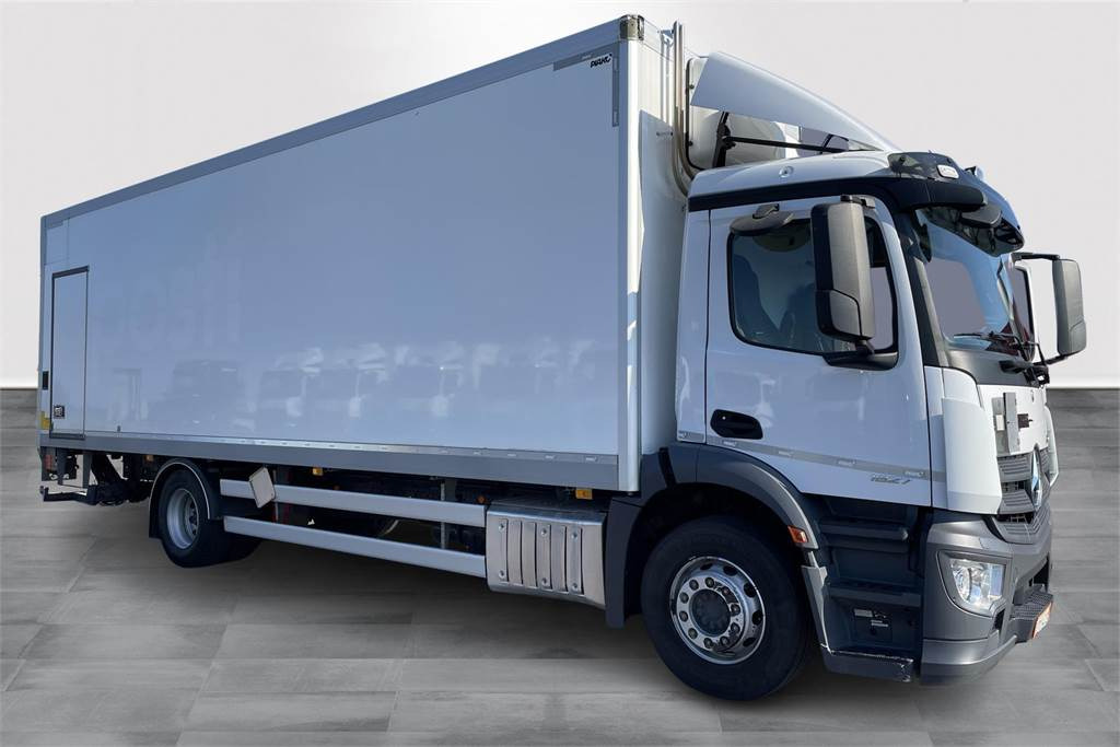Mercedes-Benz Actros 1827 4x2 8,7m umpikori+PL nostin - Вантажівка з закритим кузовом: фото 2 Mercedes-Benz Actros 1827 4x2 8,7m umpikori+PL nostin - Вантажівка з закритим кузовом: фото 2