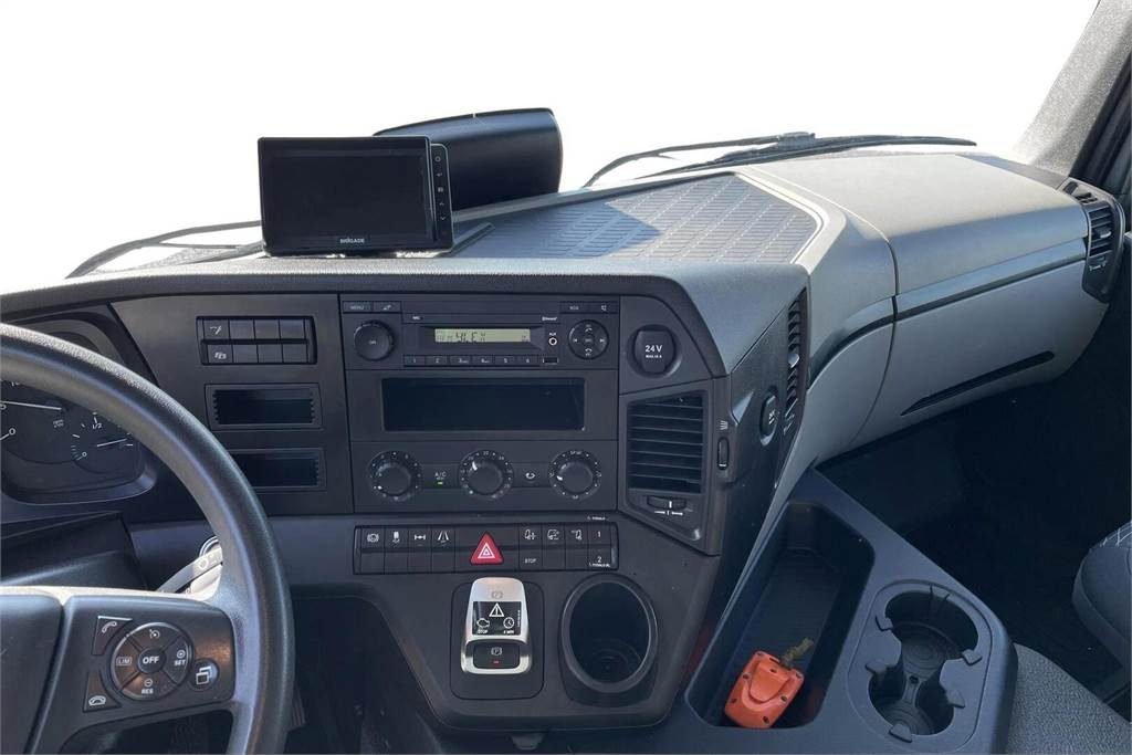 Вантажівка з закритим кузовом Mercedes-Benz Actros 1827 4x2 8,7m umpikori+PL nostin: фото 10