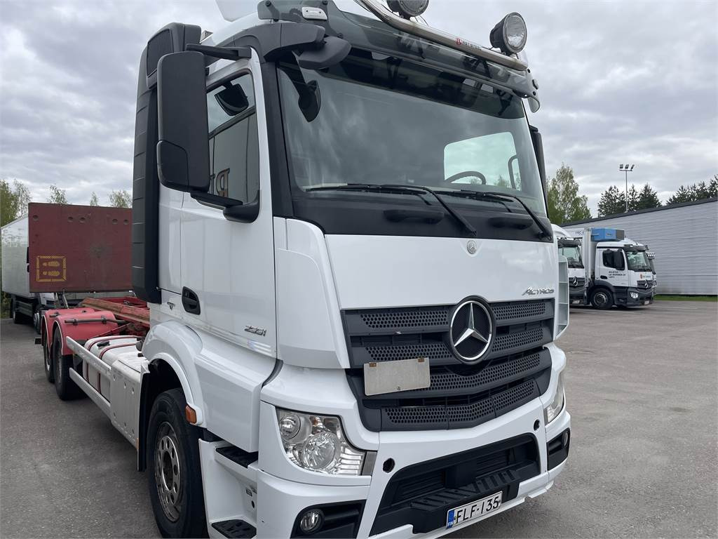 Mercedes-Benz Actros L 2551 L/6x2ENA - Вантажівка шасі: фото 2 Mercedes-Benz Actros L 2551 L/6x2ENA - Вантажівка шасі: фото 2