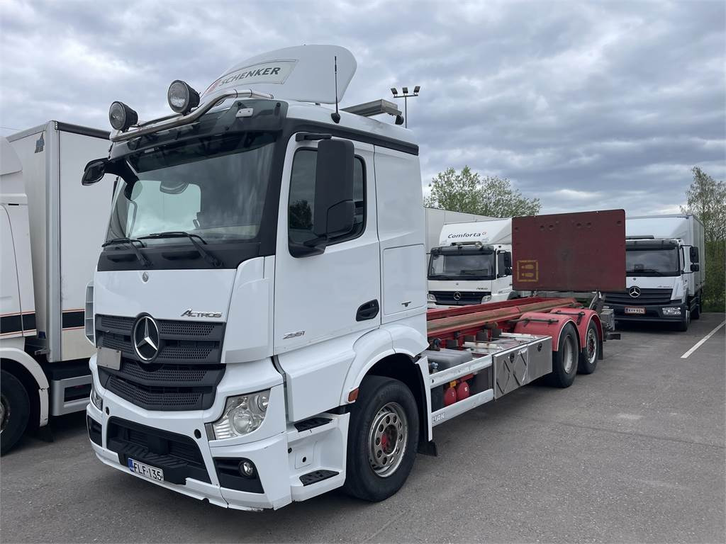 Mercedes-Benz Actros L 2551 L/6x2ENA - Вантажівка шасі: фото 1 Mercedes-Benz Actros L 2551 L/6x2ENA - Вантажівка шасі: фото 1