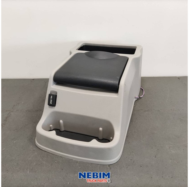 Renault Renault - 5010563911 - Opbergbox Renault D / C - Запчастини в категорії Вантажівки: фото 1 Renault Renault - 5010563911 - Opbergbox Renault D / C - Запчастини в категорії Вантажівки: фото 1