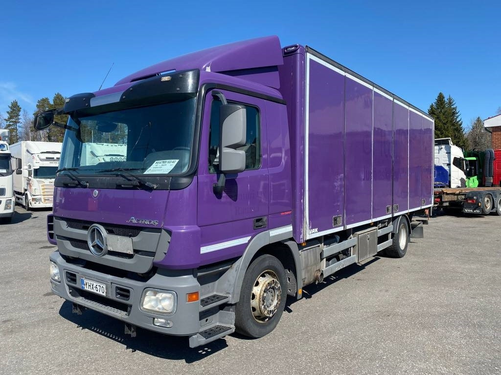 Mercedes-Benz Actros 1832 - Вантажівка з закритим кузовом: фото 1 Mercedes-Benz Actros 1832 - Вантажівка з закритим кузовом: фото 1