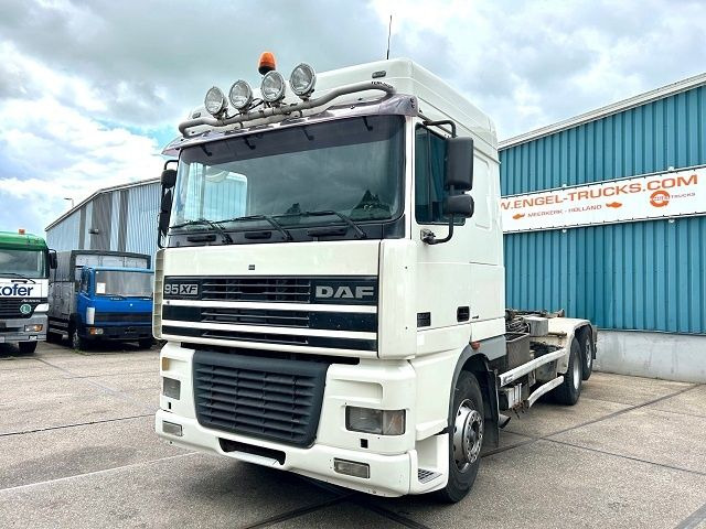 DAF 95.480 XF SPACECAB 6x2 WITH HOOK-ARM SYSTEM (EURO 3 / ZF16 MANUAL GEARBOX / ZF-INTARDER / STEEL-/AIR SUSPENSION / AIRCONDITIONIN - Гаковий мультиліфт вантажівка: фото 1 DAF 95.480 XF SPACECAB 6x2 WITH HOOK-ARM SYSTEM (EURO 3 / ZF16 MANUAL GEARBOX / ZF-INTARDER / STEEL-/AIR SUSPENSION / AIRCONDITIONIN - Гаковий мультиліфт вантажівка: фото 1
