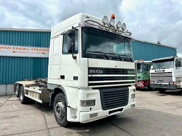 DAF 95.480 XF SPACECAB 6x2 WITH HOOK-ARM SYSTEM (EURO 3 / ZF16 MANUAL GEARBOX / ZF-INTARDER / STEEL-/AIR SUSPENSION / AIRCONDITIONIN - Гаковий мультиліфт вантажівка: фото 2 DAF 95.480 XF SPACECAB 6x2 WITH HOOK-ARM SYSTEM (EURO 3 / ZF16 MANUAL GEARBOX / ZF-INTARDER / STEEL-/AIR SUSPENSION / AIRCONDITIONIN - Гаковий мультиліфт вантажівка: фото 2