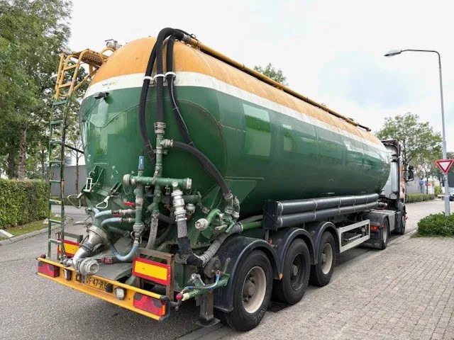 Feldbinder KIP48 3 3-AXLE 48M3 KIPPING SILO TRAILER (SAF AXLES / DRUM BRAKES / 4 COMPARTMENTS) - Напівпричіп цистерна: фото 3 Feldbinder KIP48 3 3-AXLE 48M3 KIPPING SILO TRAILER (SAF AXLES / DRUM BRAKES / 4 COMPARTMENTS) - Напівпричіп цистерна: фото 3