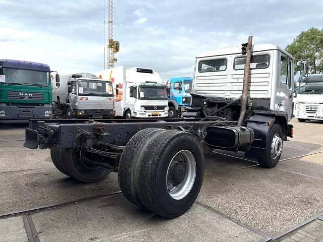 MAN 18 18.232 4x2 FULL STEEL CHASSIS (MANUAL GEARBOX / FULL STEEL SUSPENSION / REDUCTION AXLE) - Вантажівка шасі: фото 3 MAN 18 18.232 4x2 FULL STEEL CHASSIS (MANUAL GEARBOX / FULL STEEL SUSPENSION / REDUCTION AXLE) - Вантажівка шасі: фото 3