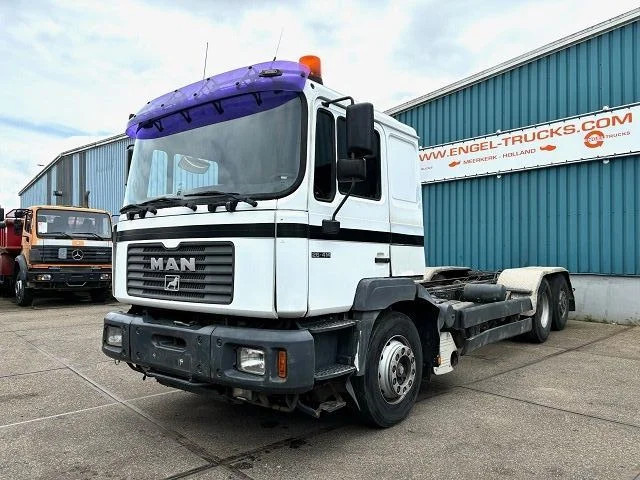MAN 26.414 FNL-T (6-CILINDERHEADS) 6x4 CHASSIS (EURO 2 / ZF16 MANUAL GEARBOX / REDUCTION AXLES) - Вантажівка шасі: фото 1 MAN 26.414 FNL-T (6-CILINDERHEADS) 6x4 CHASSIS (EURO 2 / ZF16 MANUAL GEARBOX / REDUCTION AXLES) - Вантажівка шасі: фото 1