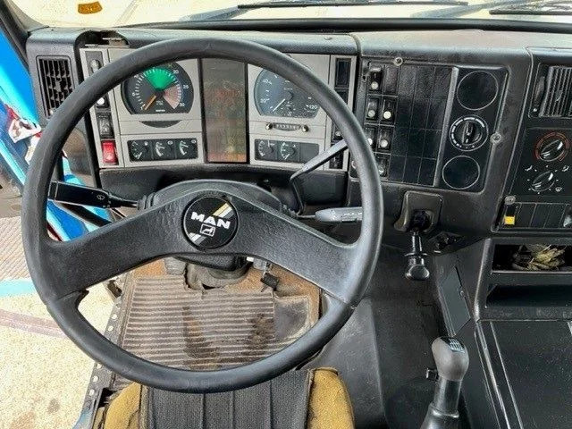 Самоскид вантажівка MAN 41.464 F2000 8X4 FULL STEEL KIPPER (EURO 2 / ZF16 MANUAL GEARBOX / ZF-INTARDER / FULL STEEL SUSPENSION / REDUCTION AXLES): фото 7 Самоскид вантажівка MAN 41.464 F2000 8X4 FULL STEEL KIPPER (EURO 2 / ZF16 MANUAL GEARBOX / ZF-INTARDER / FULL STEEL SUSPENSION / REDUCTION AXLES): фото 7