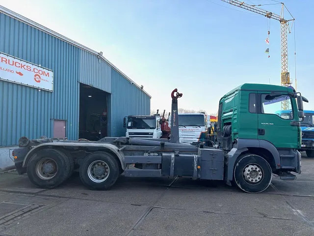 MAN TGA 26.360BB 6x4 FULL STEEL MULTILIFT HOOK-ARM (ZF16 MANUAL GEARBOX / FULL STEEL SUSPENSION / REDUCTION AXLES / AIRCONDITIONING) - Гаковий мультиліфт вантажівка: фото 4 MAN TGA 26.360BB 6x4 FULL STEEL MULTILIFT HOOK-ARM (ZF16 MANUAL GEARBOX / FULL STEEL SUSPENSION / REDUCTION AXLES / AIRCONDITIONING) - Гаковий мультиліфт вантажівка: фото 4